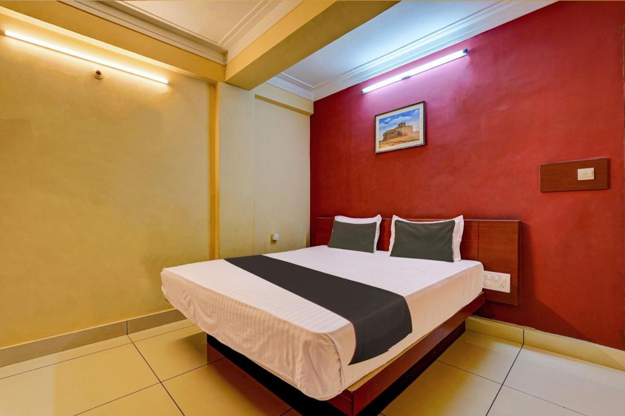 Oyo Flagship Hotel Kvc Holiday Inn Mysore Exterior photo